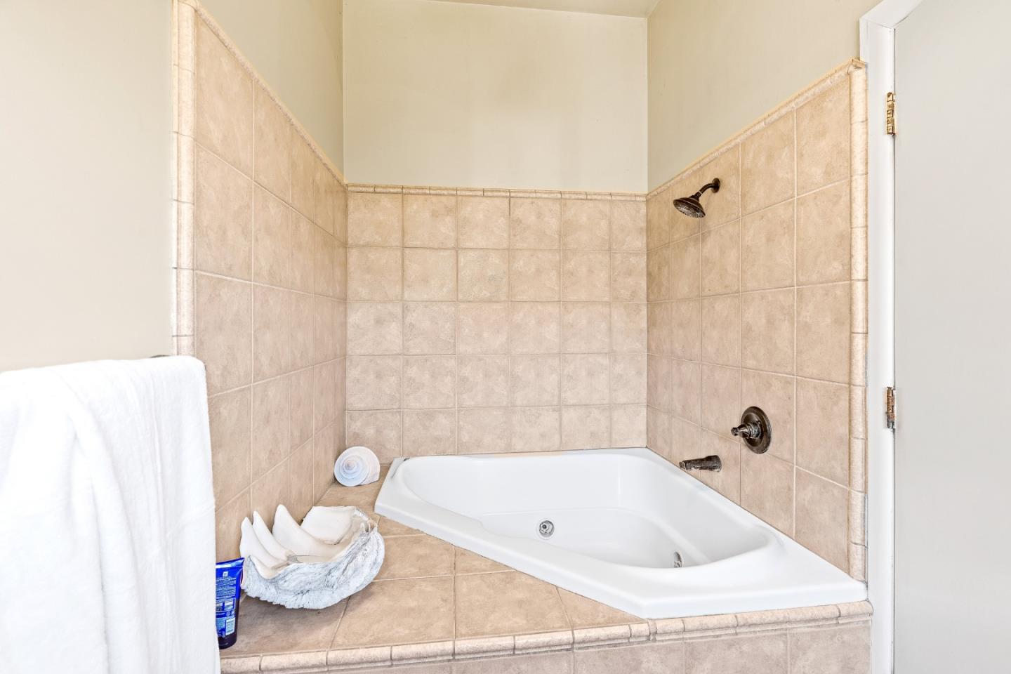 Detail Gallery Image 14 of 28 For 320 Water Ln, Pescadero,  CA 94060 - 2 Beds | 2 Baths