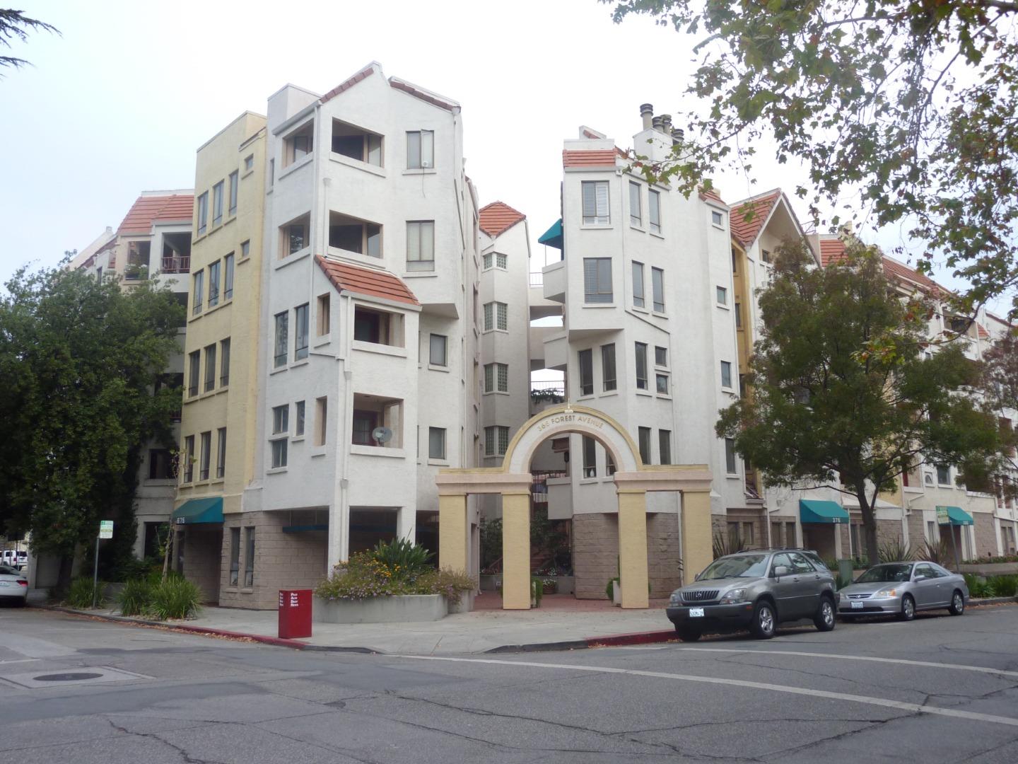 Detail Gallery Image 1 of 14 For 365 Forest Ave 2e,  Palo Alto,  CA 94301 - 2 Beds | 2/1 Baths