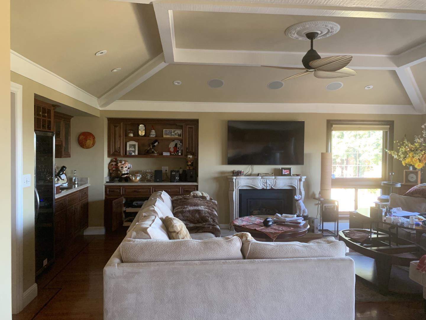 Detail Gallery Image 5 of 7 For 10 Santa Gina Ct, Hillsborough,  CA 94010 - 3 Beds | 4/1 Baths