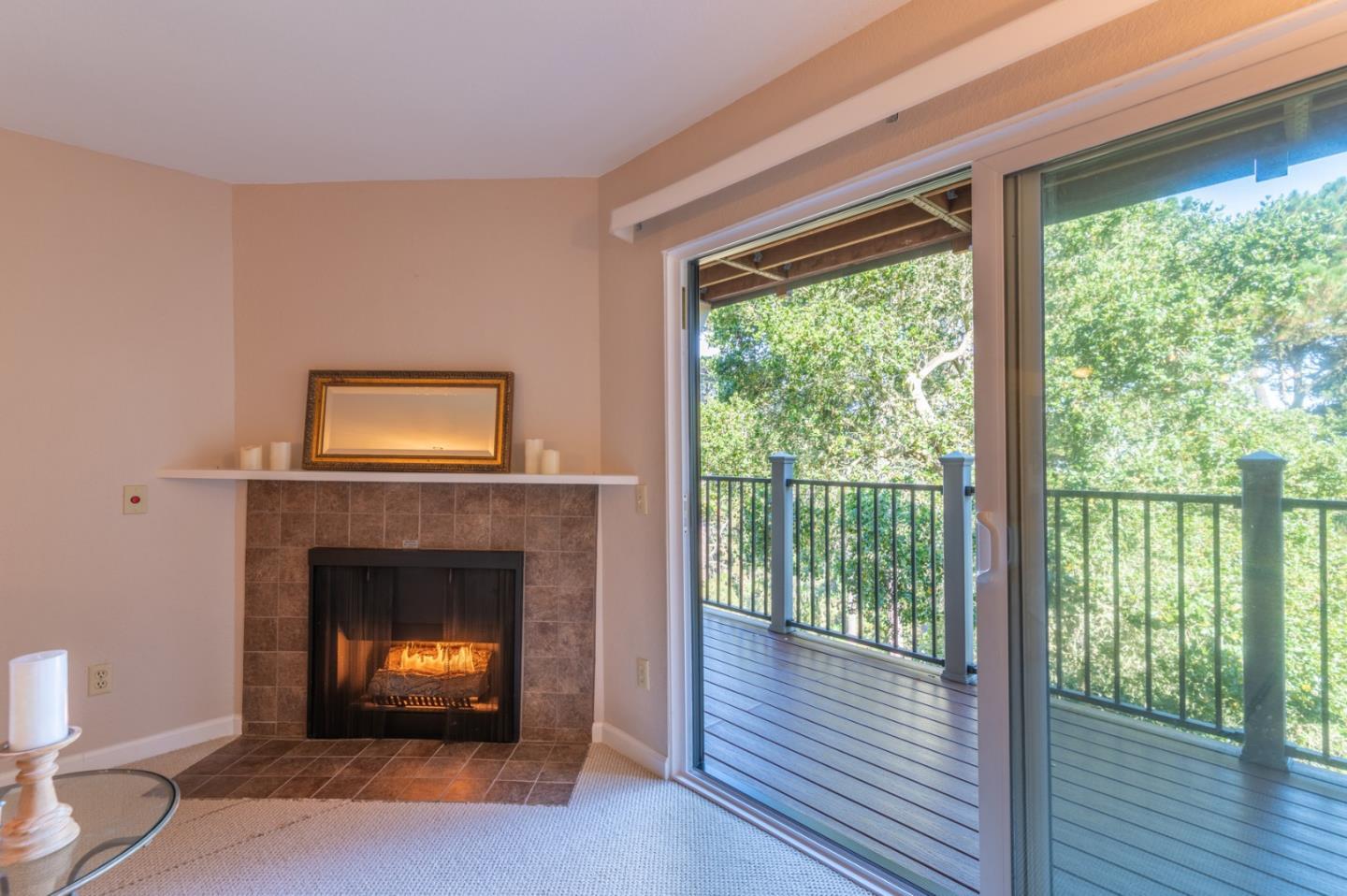 Detail Gallery Image 4 of 24 For 250 Forest Ridge Rd #19,  Monterey,  CA 93940 - 2 Beds | 2 Baths