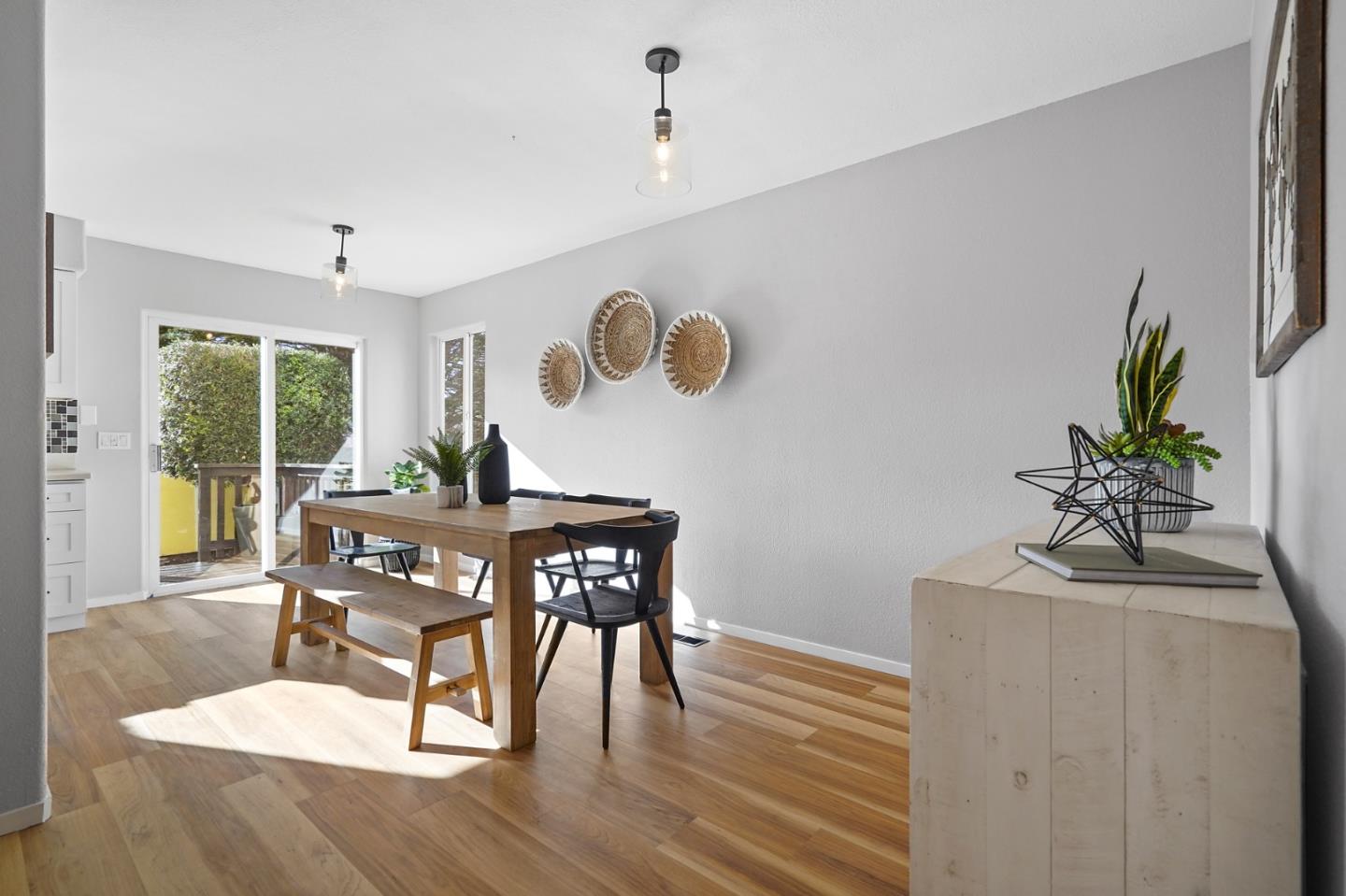 Detail Gallery Image 9 of 51 For 112 Bella Vista Ave, Pacifica,  CA 94044 - 3 Beds | 2/1 Baths