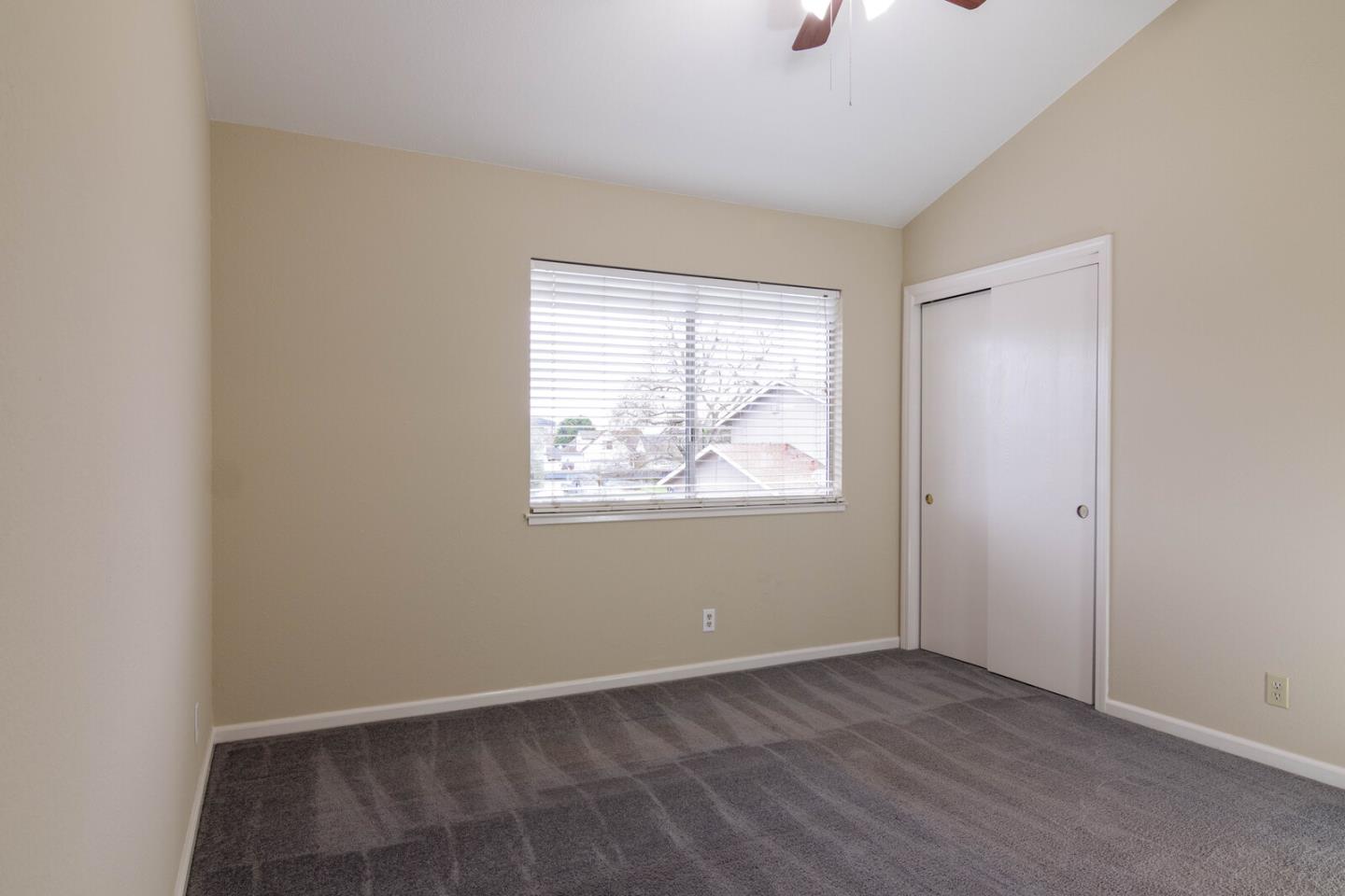 805 South St Apt 14, Hollister, CA 95023 photo 2