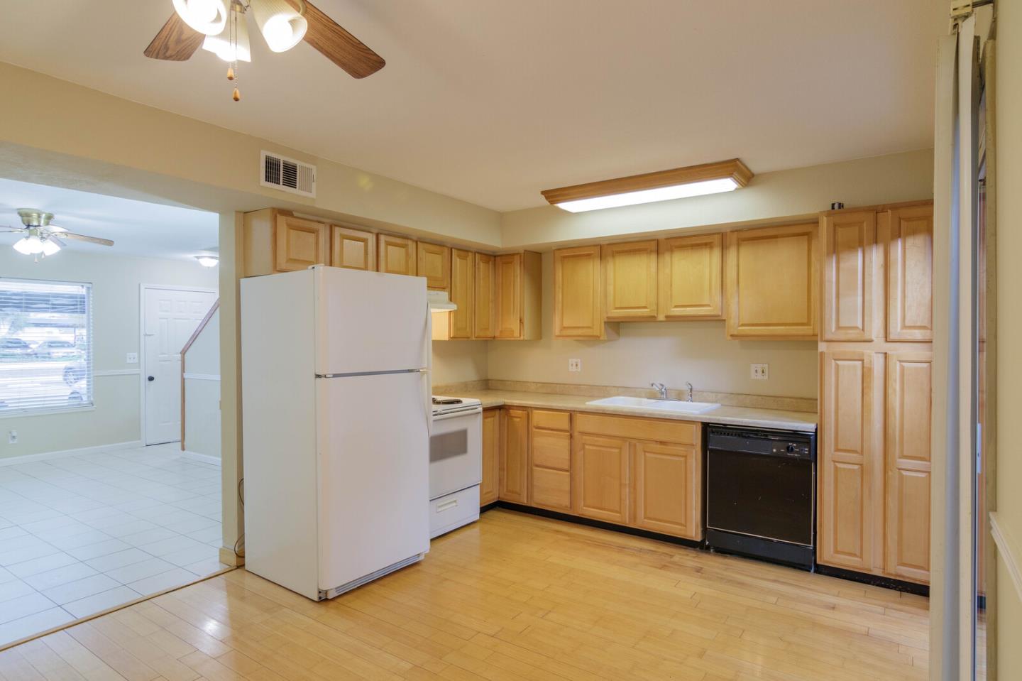 805 South St Apt 14, Hollister, CA 95023 photo 28