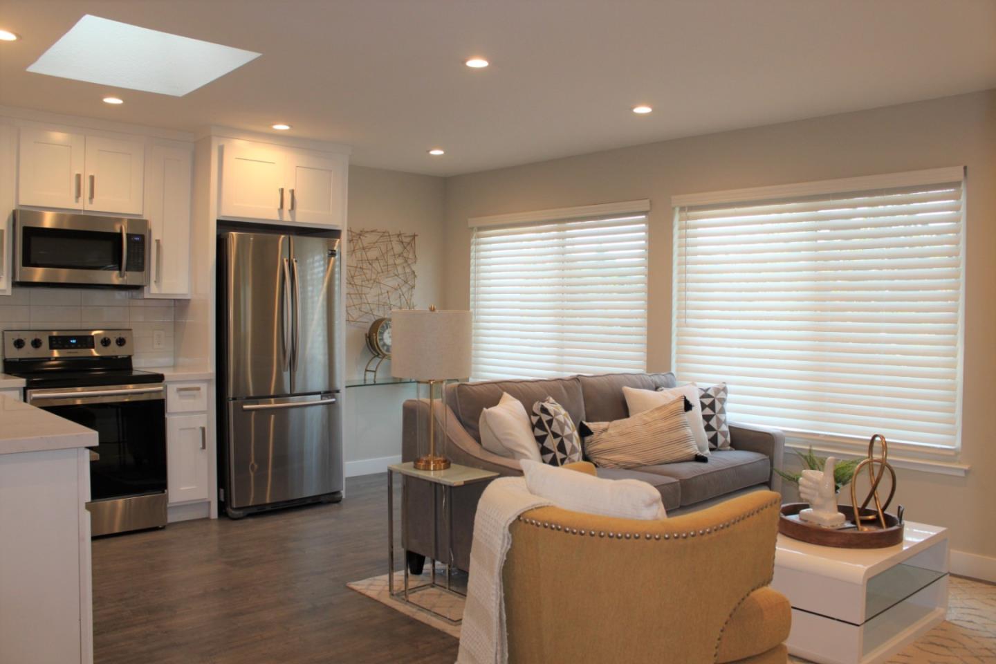 Front Image Thumbnail for ML81914370