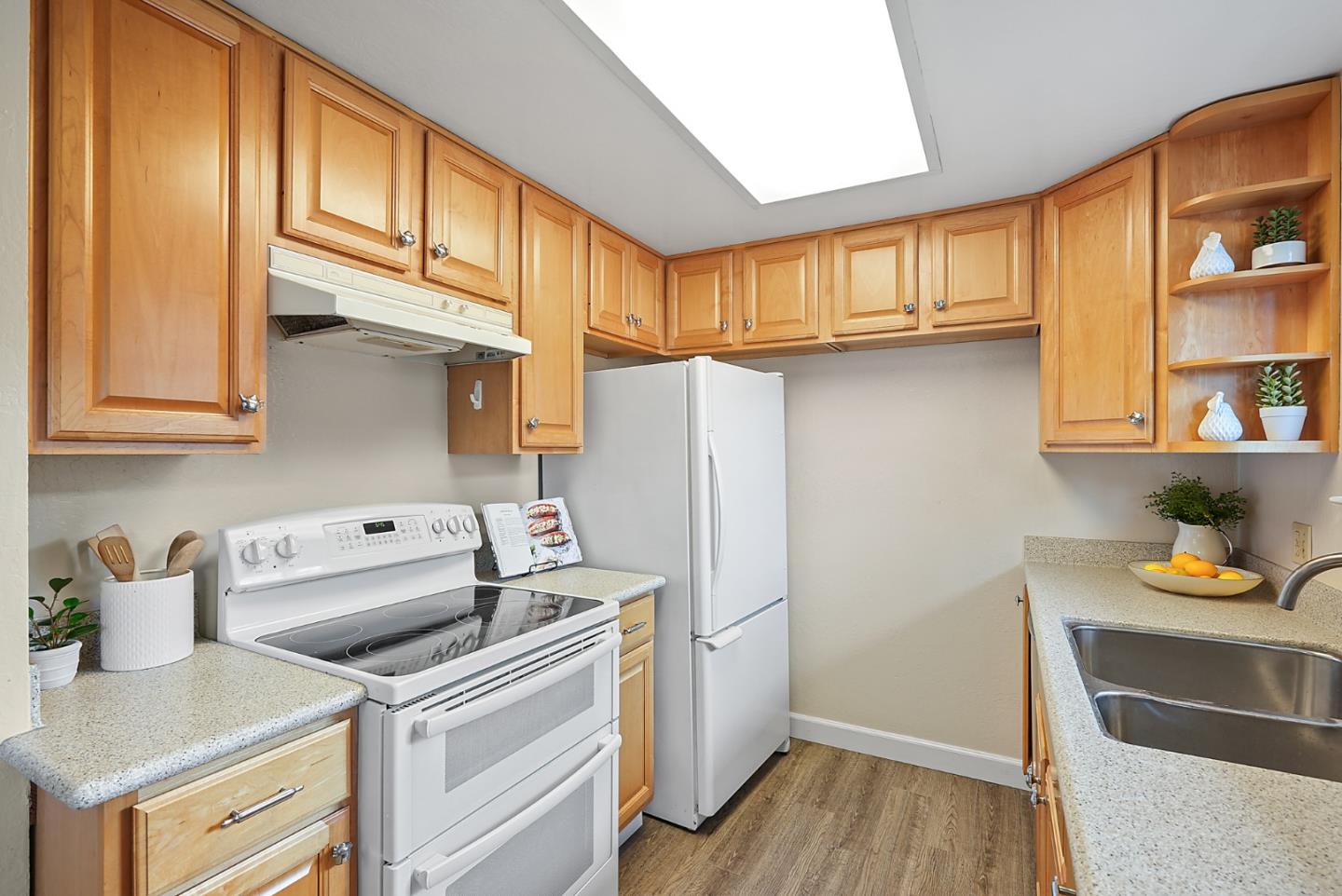 Detail Gallery Image 6 of 24 For 1070 Mercedes Ave #20,  Los Altos,  CA 94022 - 2 Beds | 2 Baths