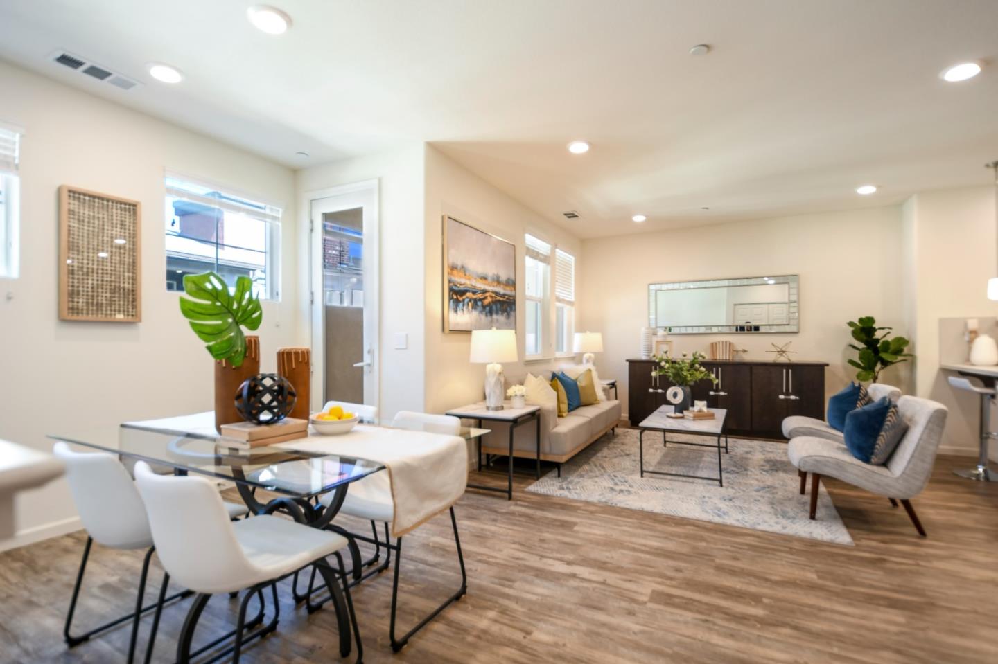 Detail Gallery Image 1 of 1 For 1016 Bellante Ln #3,  San Jose,  CA 95131 - 2 Beds | 2 Baths