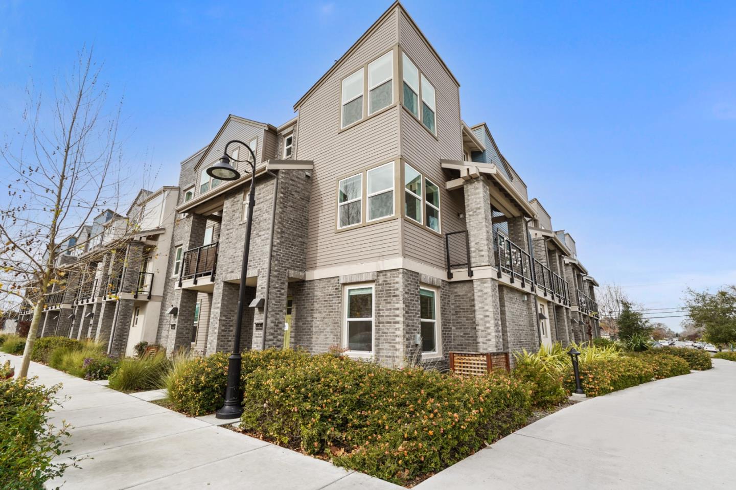 Detail Gallery Image 1 of 1 For 815 Cotati Ter #8,  Sunnyvale,  CA 94085 - 3 Beds | 3/1 Baths