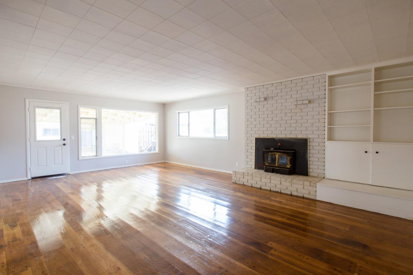 Detail Gallery Image 6 of 42 For 179 Riker Ter, Salinas,  CA 93901 - 5 Beds | 2 Baths