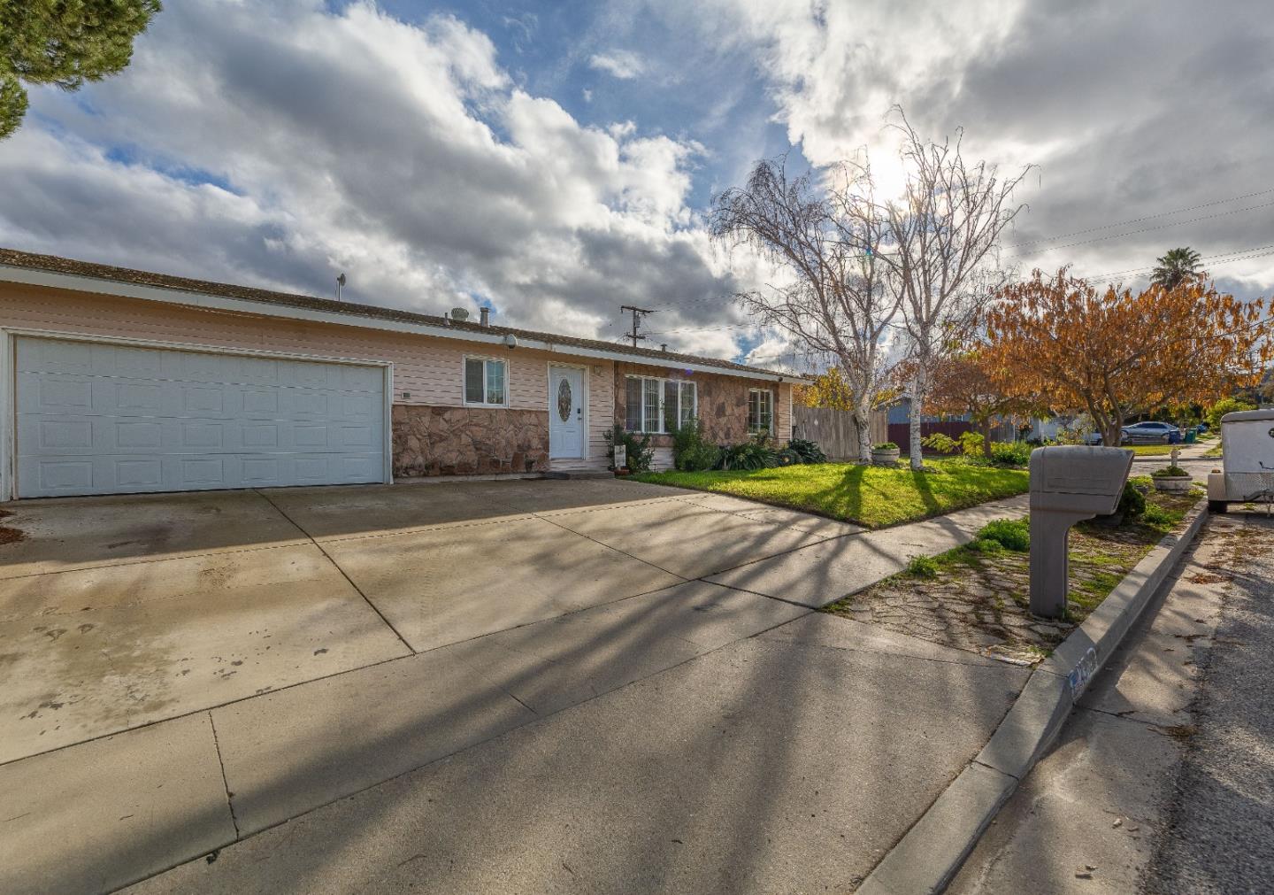 Detail Gallery Image 2 of 21 For 45100 Royal Dr, King City,  CA 93930 - 3 Beds | 1/1 Baths
