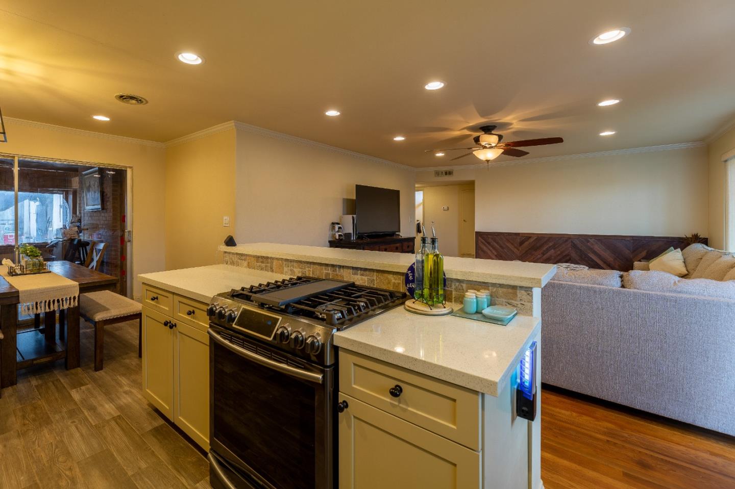 45100 Royal Dr, Pine Canyon, CA 93930 photo 9
