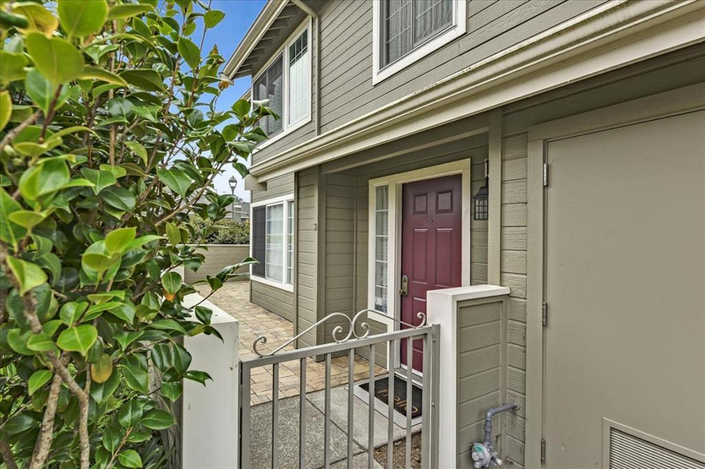 Detail Gallery Image 1 of 1 For 1209 Cameron Ln, Daly City,  CA 94014 - 2 Beds | 2 Baths