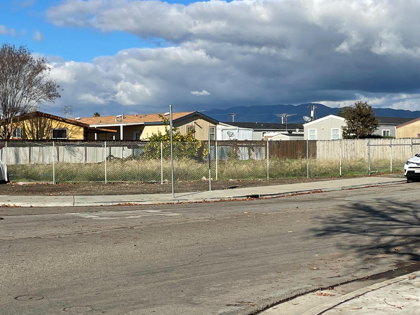 Photo of 1332 Oakland Rd in San Jose, CA