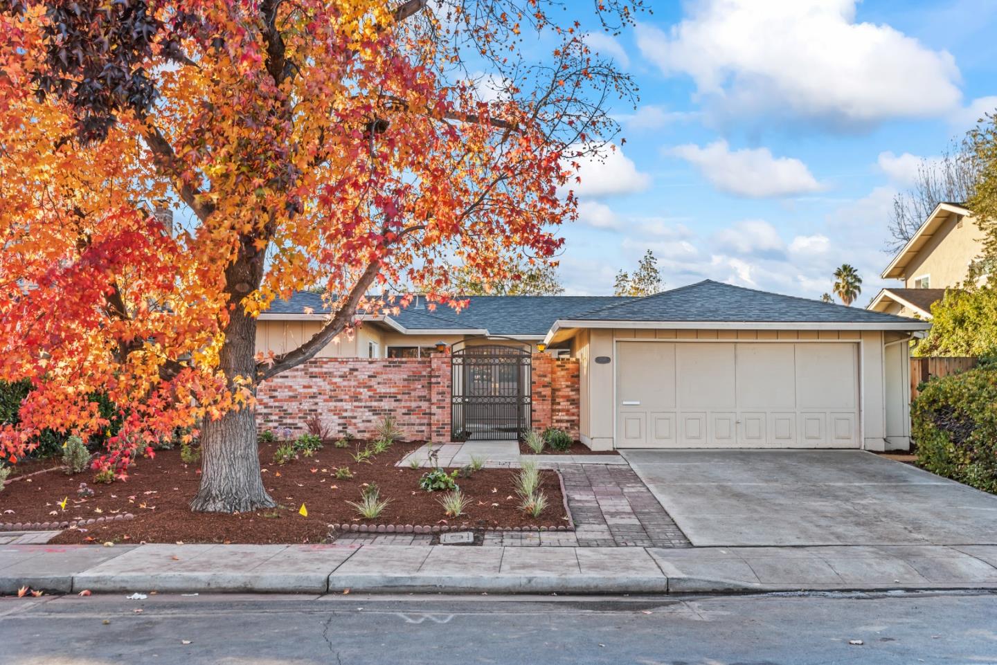 Detail Gallery Image 1 of 1 For 1395 Thunderbird Ave, Sunnyvale,  CA 94087 - 4 Beds | 2/1 Baths