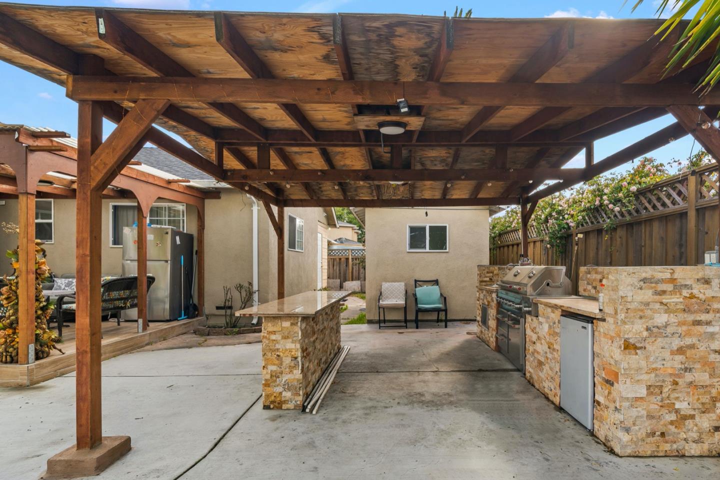Detail Gallery Image 20 of 24 For 10 Cascade Ct, San Mateo,  CA 94401 - 4 Beds | 2 Baths
