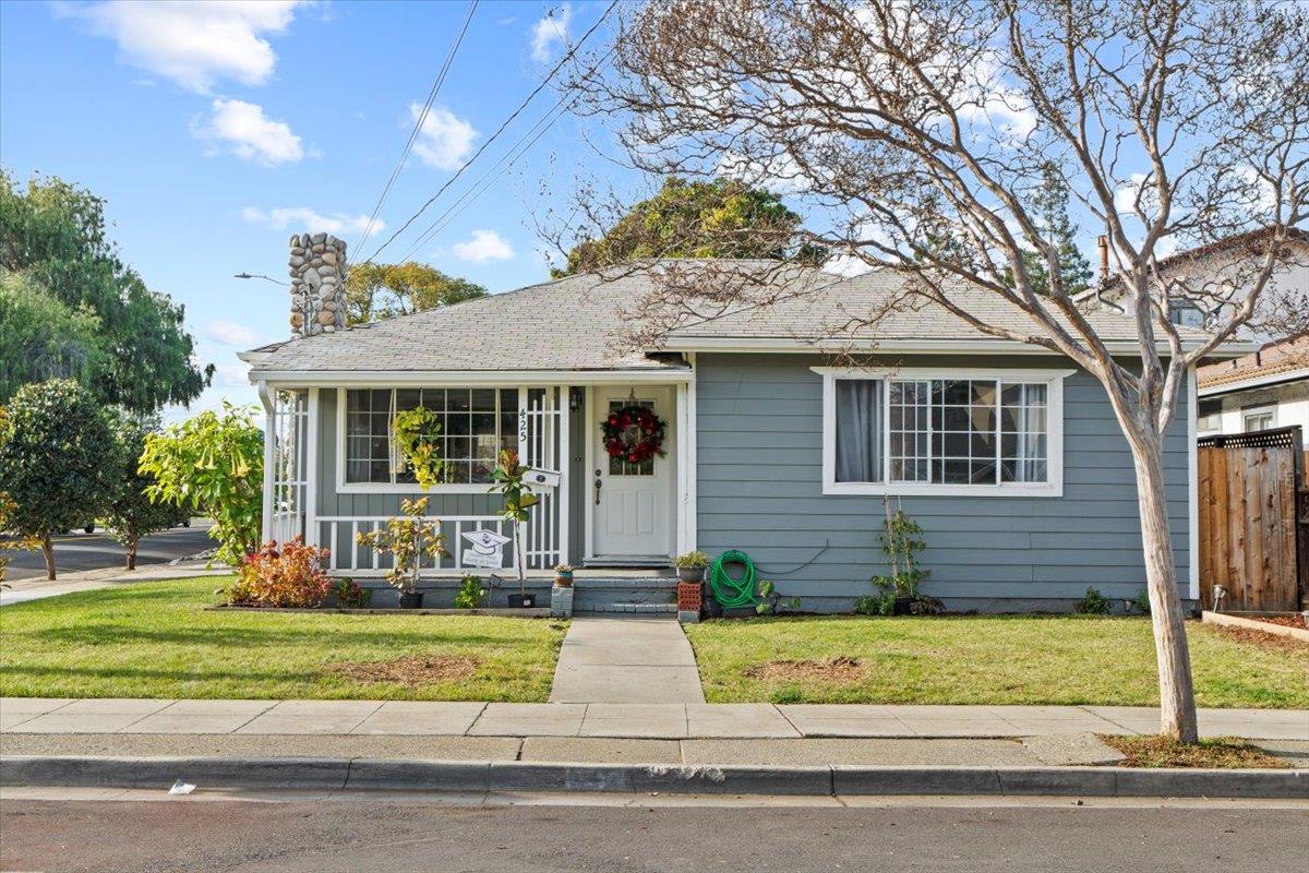 Detail Gallery Image 1 of 20 For 425 Florence St, Sunnyvale,  CA 94086 - 4 Beds | 2 Baths