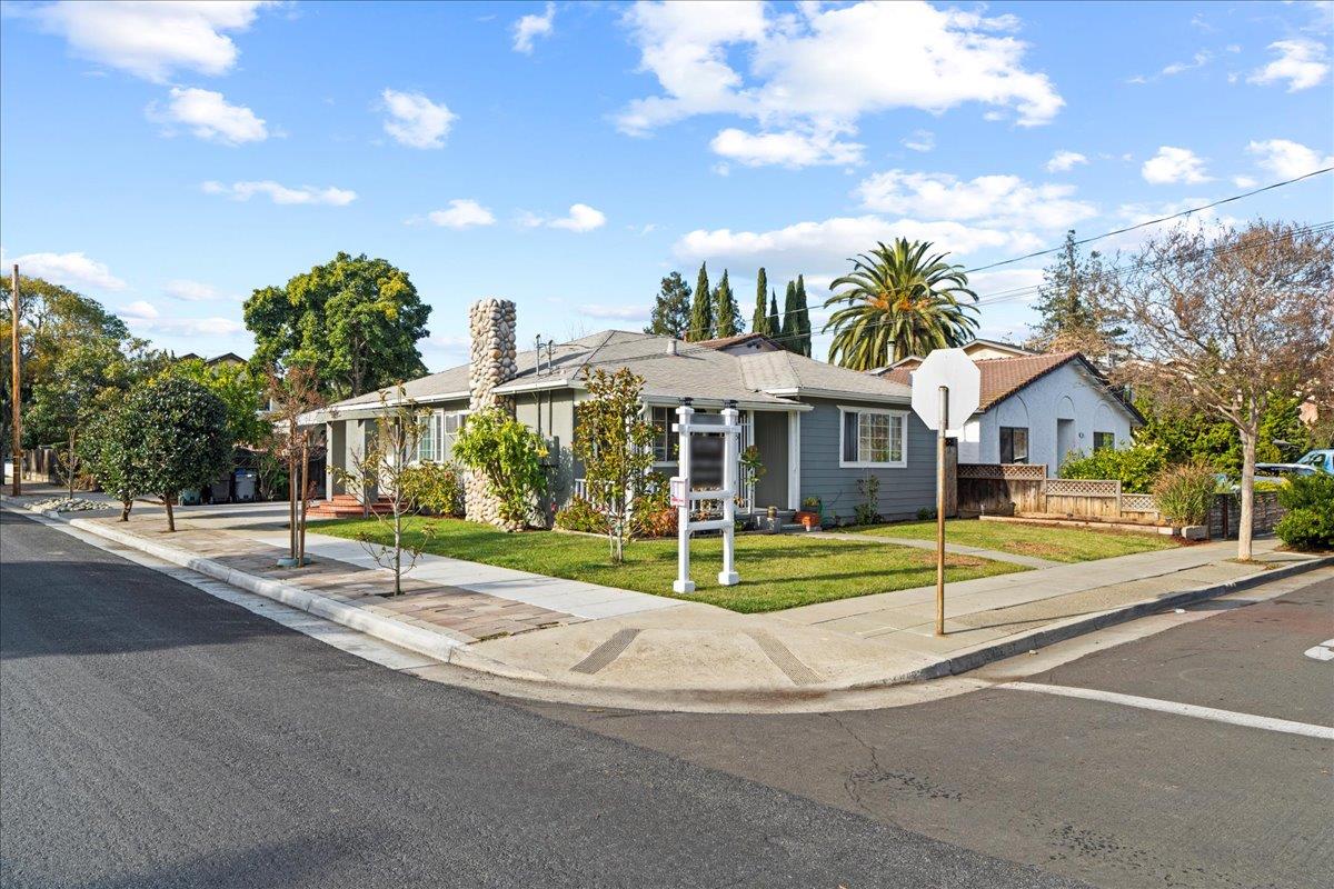 Detail Gallery Image 3 of 20 For 425 Florence St, Sunnyvale,  CA 94086 - 4 Beds | 2 Baths