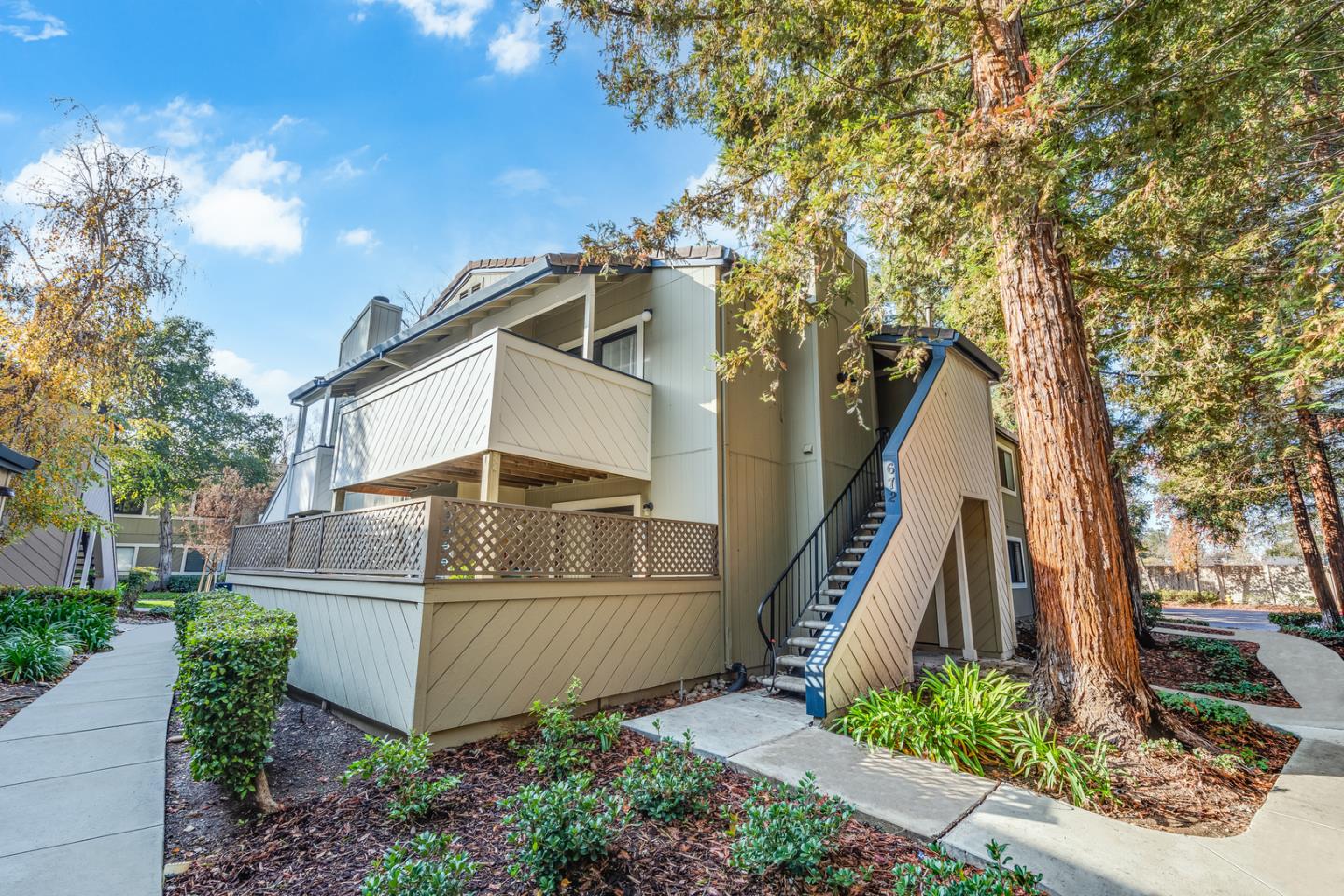 Detail Gallery Image 1 of 1 For 672 Lanfair Dr, San Jose,  CA 95136 - 2 Beds | 2 Baths