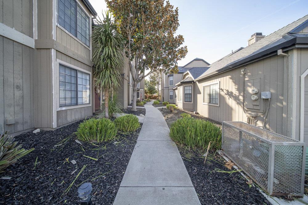 Detail Gallery Image 1 of 1 For 241 Gibson Dr #B,  Hollister,  CA 95023 - 2 Beds | 1/1 Baths