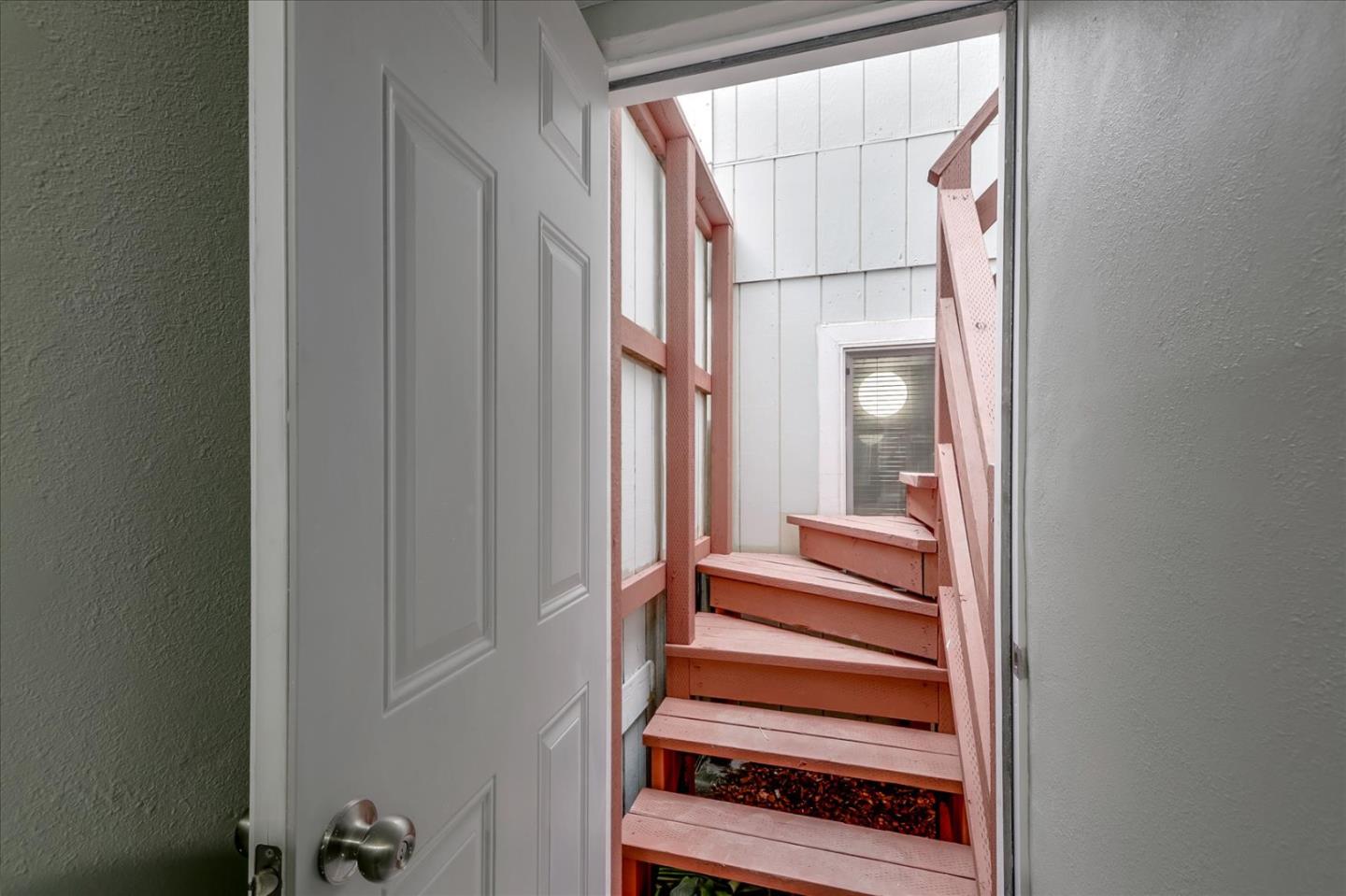 Detail Gallery Image 2 of 6 For 180 Miriam St, Daly City,  CA 94014 - 4 Beds | 2 Baths