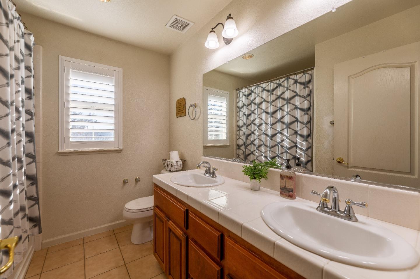 Detail Gallery Image 30 of 51 For 1420 San Antonio St, Los Banos,  CA 93635 - 5 Beds | 3 Baths