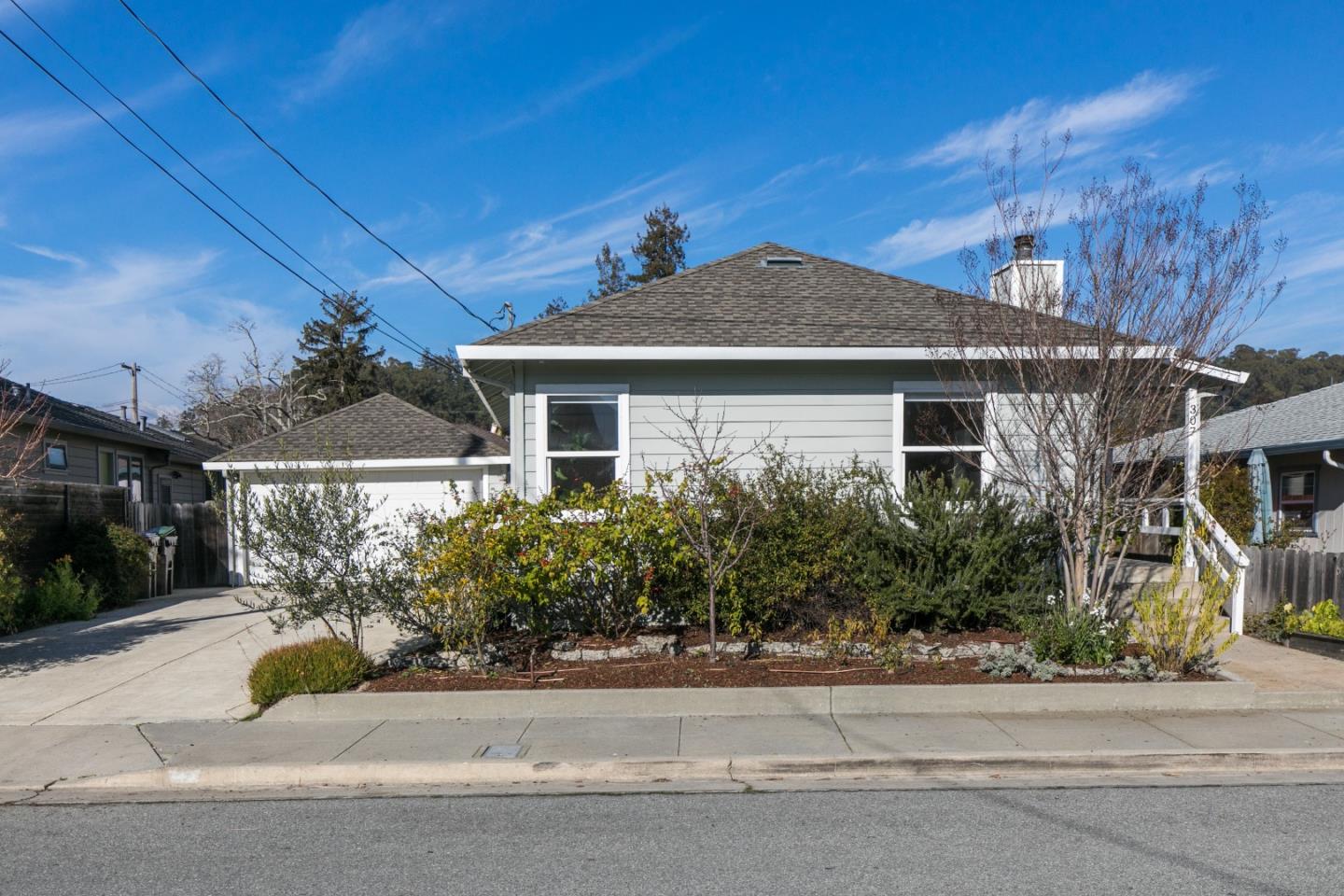 Detail Gallery Image 1 of 1 For 307 Chilverton St, Santa Cruz,  CA 95062 - 2 Beds | 1 Baths