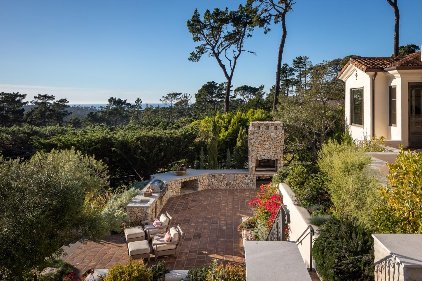 Detail Gallery Image 11 of 43 For 3908 Ronda Rd, Pebble Beach,  CA 93953 - 5 Beds | 5/1 Baths