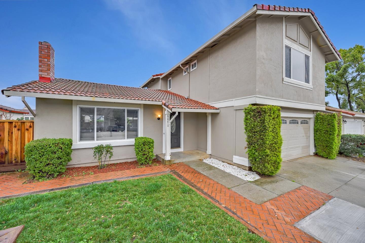 Photo of 6870 Glenview Dr in Gilroy, CA