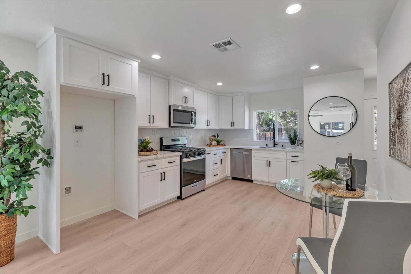 Detail Gallery Image 10 of 35 For 8040 Sacramento St, Fair Oaks,  CA 95628 - 2 Beds | 2 Baths