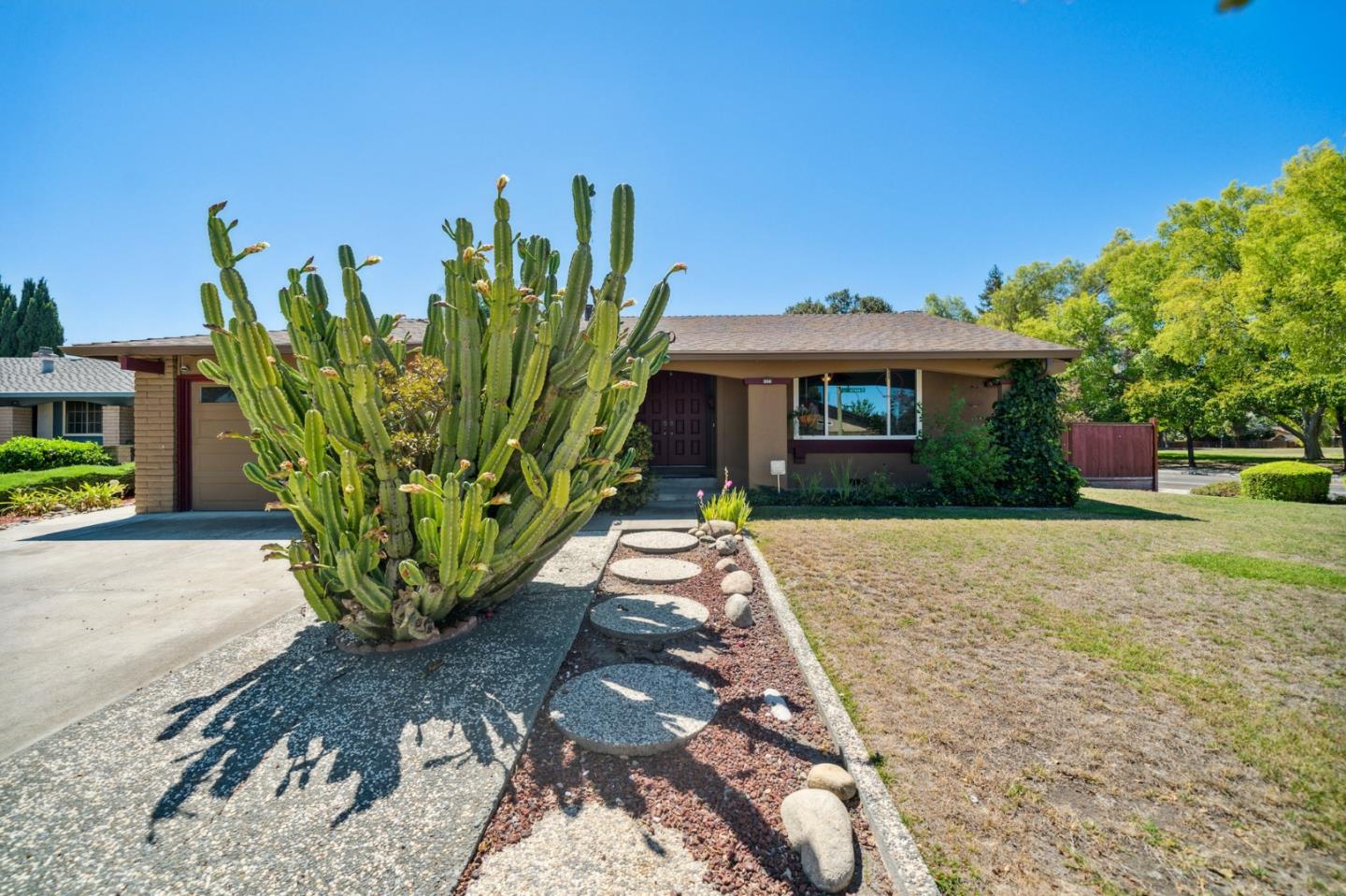 Detail Gallery Image 1 of 1 For 298 Calero Ave, San Jose,  CA 95123 - 3 Beds | 2 Baths