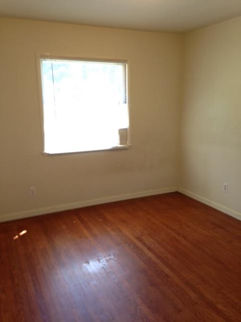 Detail Gallery Image 12 of 19 For 3569 Laguna Ave, Palo Alto,  CA 94306 - 3 Beds | 1 Baths