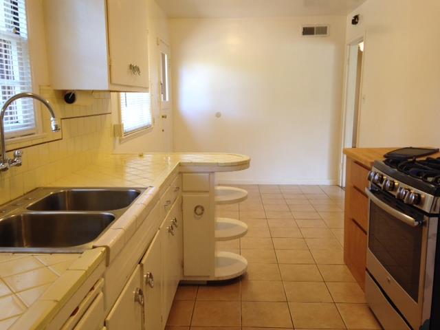 Detail Gallery Image 7 of 19 For 3569 Laguna Ave, Palo Alto,  CA 94306 - 3 Beds | 1 Baths