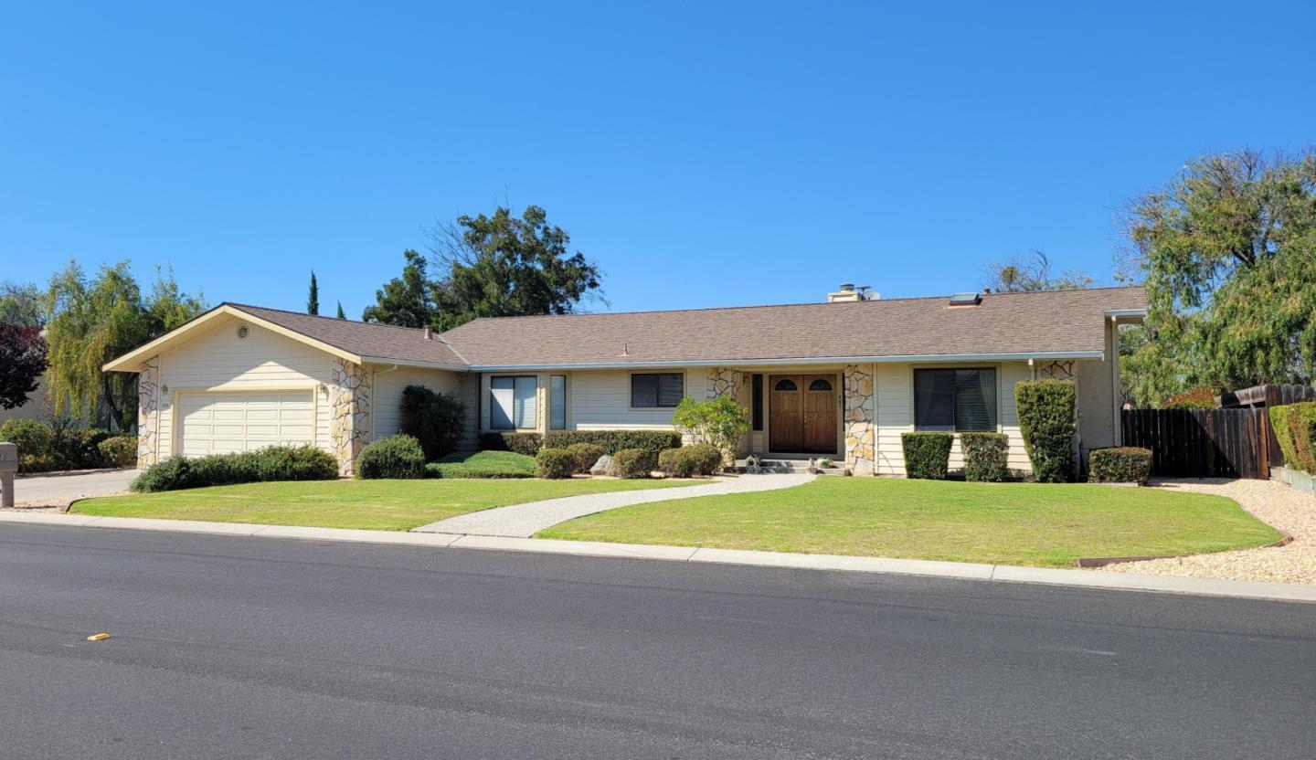 Detail Gallery Image 1 of 1 For 885 S Ridgemark Dr, Hollister,  CA 95023 - 2 Beds | 2 Baths