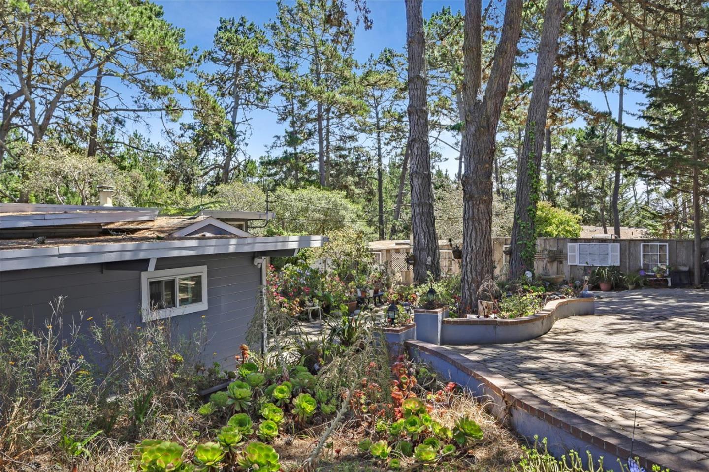 Detail Gallery Image 23 of 27 For 4187 Crest Rd, Pebble Beach,  CA 93953 - 3 Beds | 2 Baths