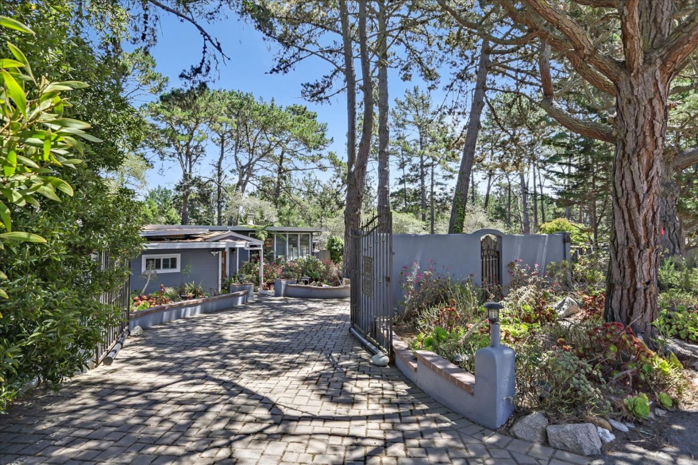 Detail Gallery Image 24 of 27 For 4187 Crest Rd, Pebble Beach,  CA 93953 - 3 Beds | 2 Baths