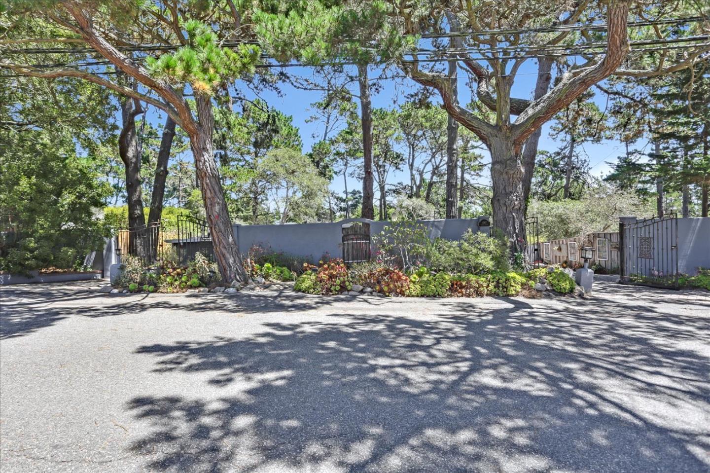Detail Gallery Image 25 of 27 For 4187 Crest Rd, Pebble Beach,  CA 93953 - 3 Beds | 2 Baths