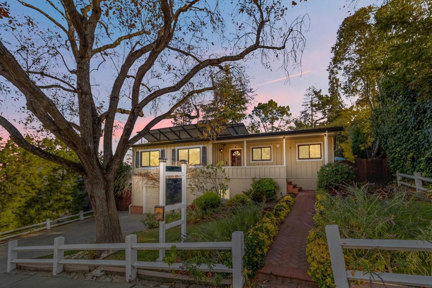 Detail Gallery Image 1 of 1 For 3055 Mcgarvey Ave, Redwood City,  CA 94061 - 3 Beds | 2/1 Baths