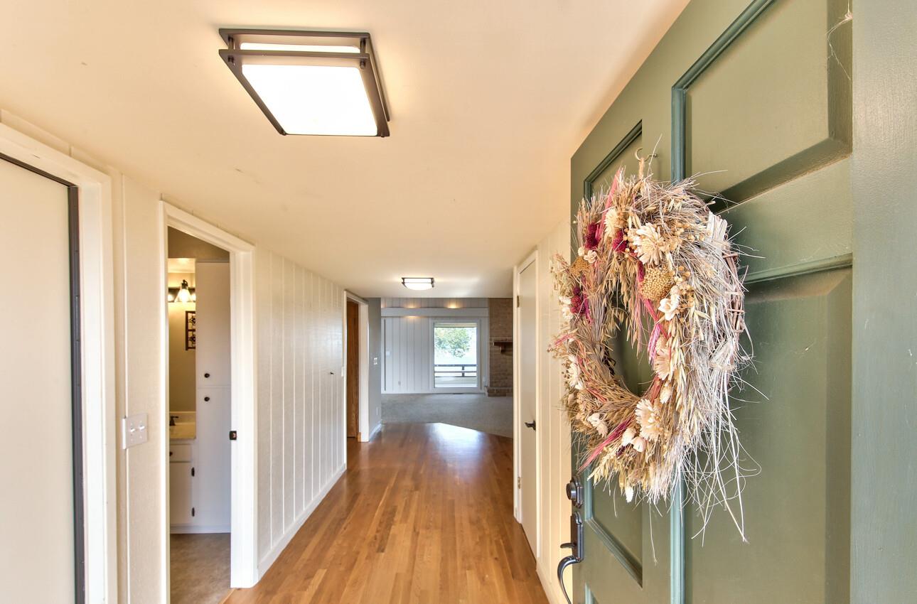 Detail Gallery Image 4 of 43 For 14170 Reservation Rd, Salinas,  CA 93908 - 3 Beds | 3 Baths