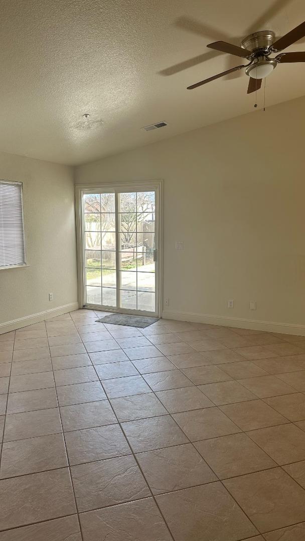 Detail Gallery Image 5 of 15 For 1075 Walnut Ave, Greenfield,  CA 93927 - 3 Beds | 2 Baths