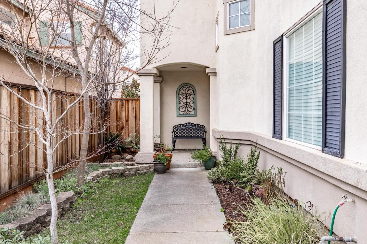 Detail Gallery Image 4 of 50 For 1737 Great Island St, Salinas,  CA 93906 - 5 Beds | 2/1 Baths