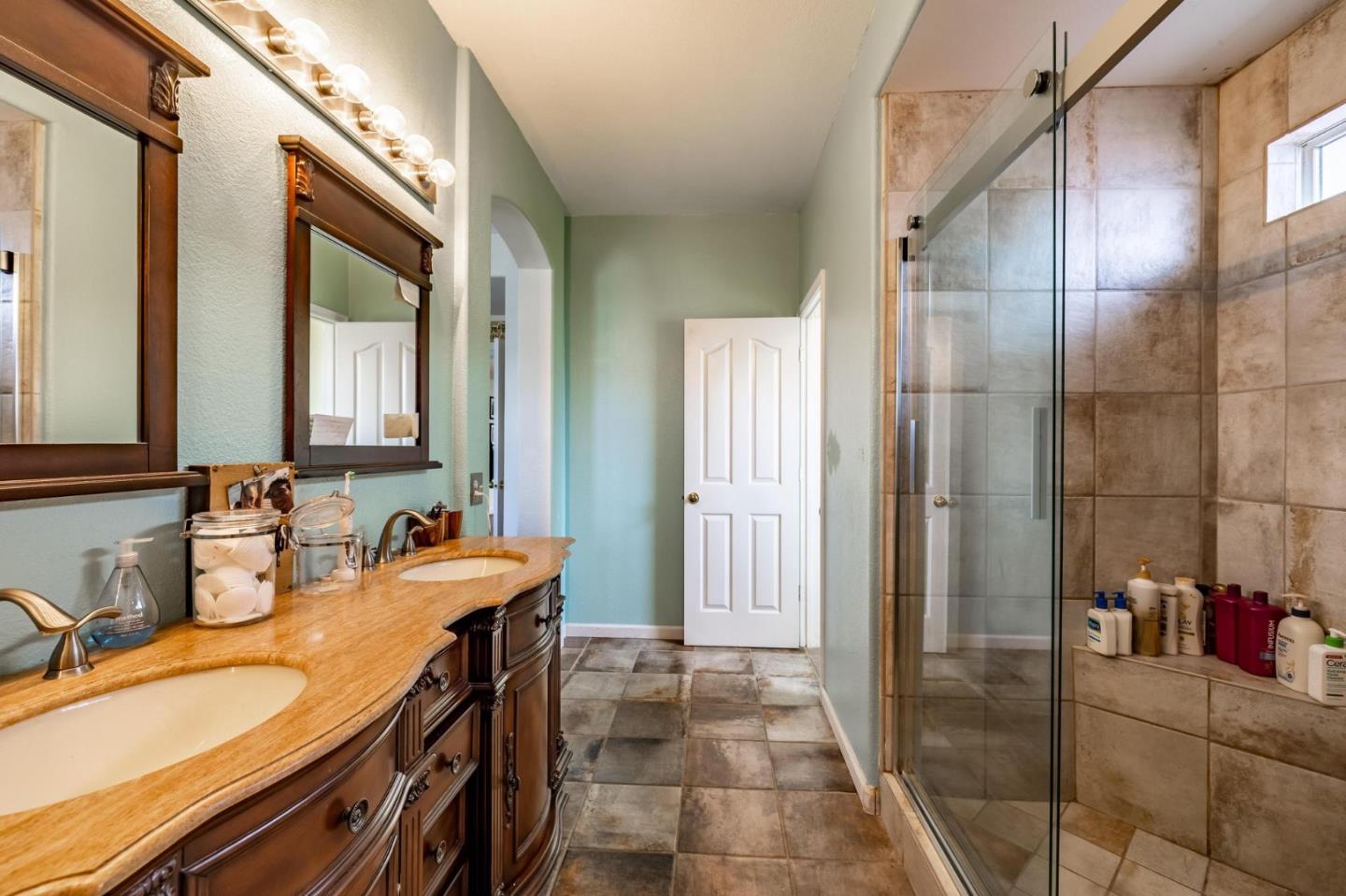 Detail Gallery Image 8 of 50 For 1737 Great Island St, Salinas,  CA 93906 - 5 Beds | 2/1 Baths