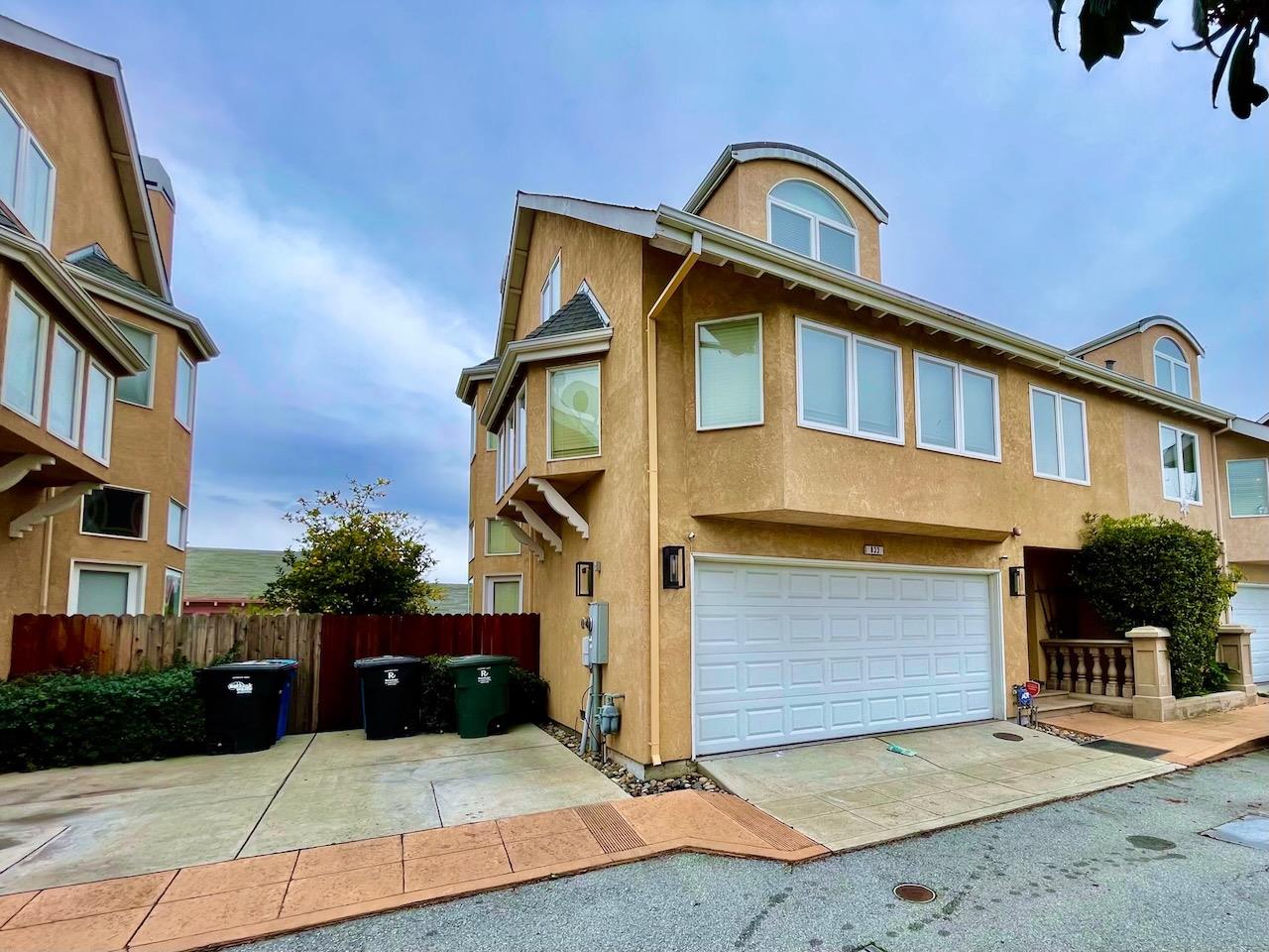 Detail Gallery Image 1 of 1 For 833 Donohoe St, East Palo Alto,  CA 94303 - 4 Beds | 3/1 Baths