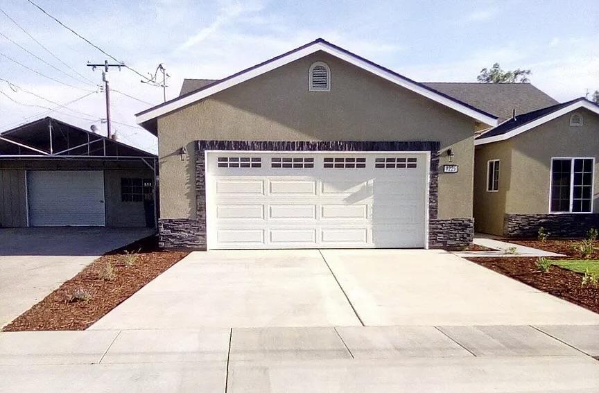 Detail Gallery Image 1 of 1 For 1229 W Tulare Ave, Tulare,  CA 93274 - 4 Beds | 2 Baths