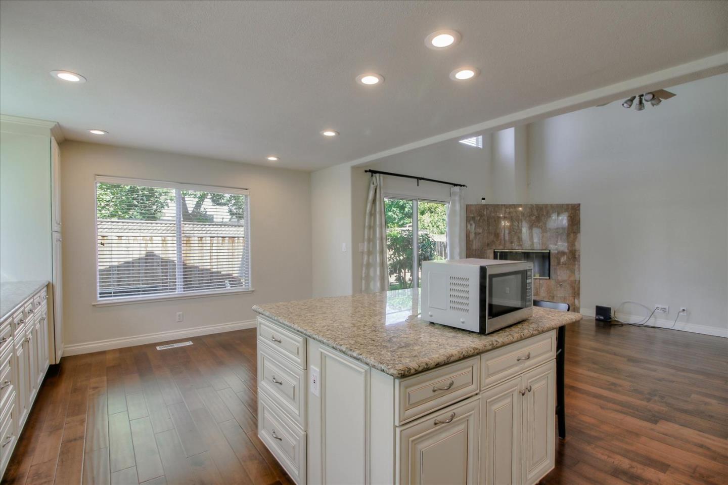 Detail Gallery Image 18 of 43 For 10373 Menhart Ln, Cupertino,  CA 95014 - 5 Beds | 4/1 Baths