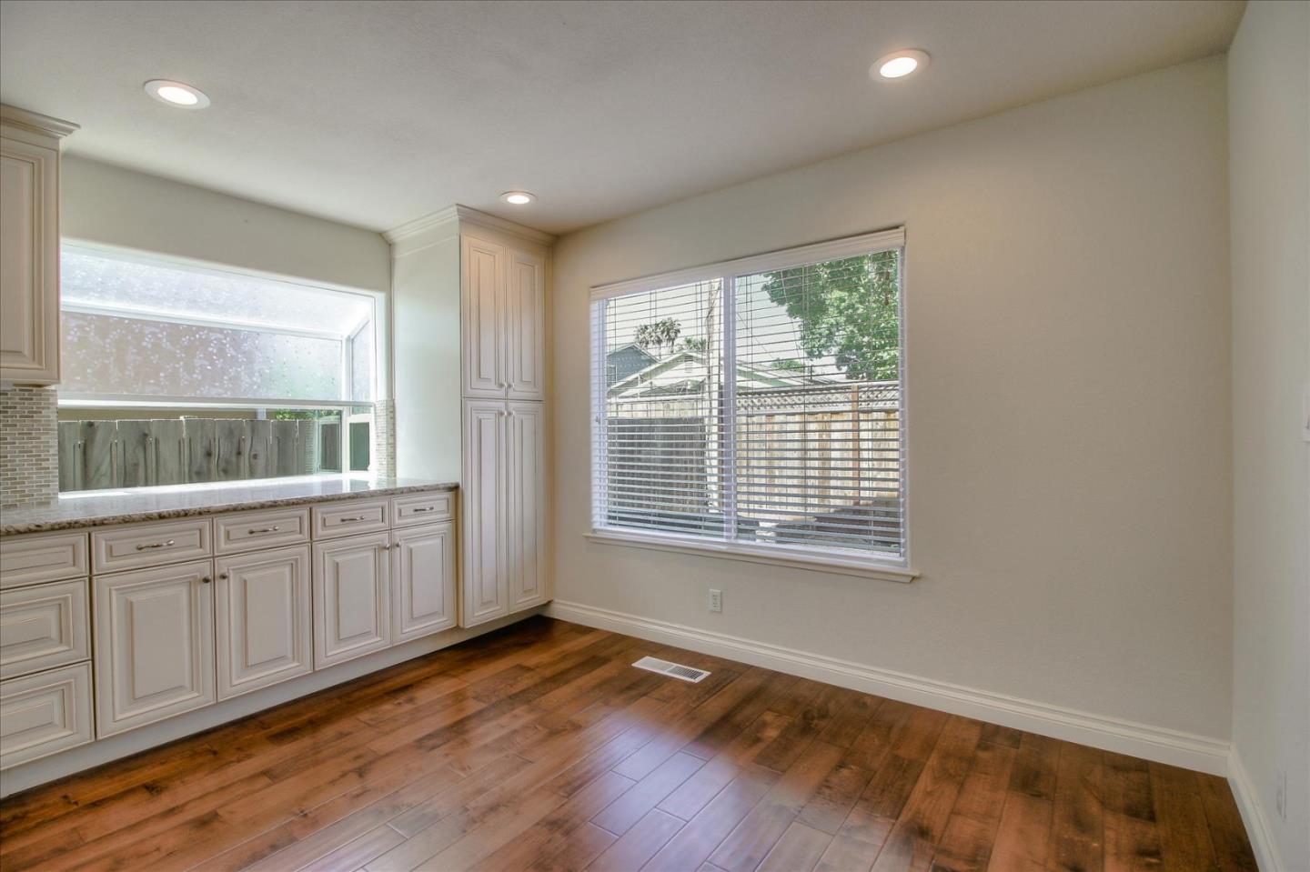 Detail Gallery Image 19 of 43 For 10373 Menhart Ln, Cupertino,  CA 95014 - 5 Beds | 4/1 Baths