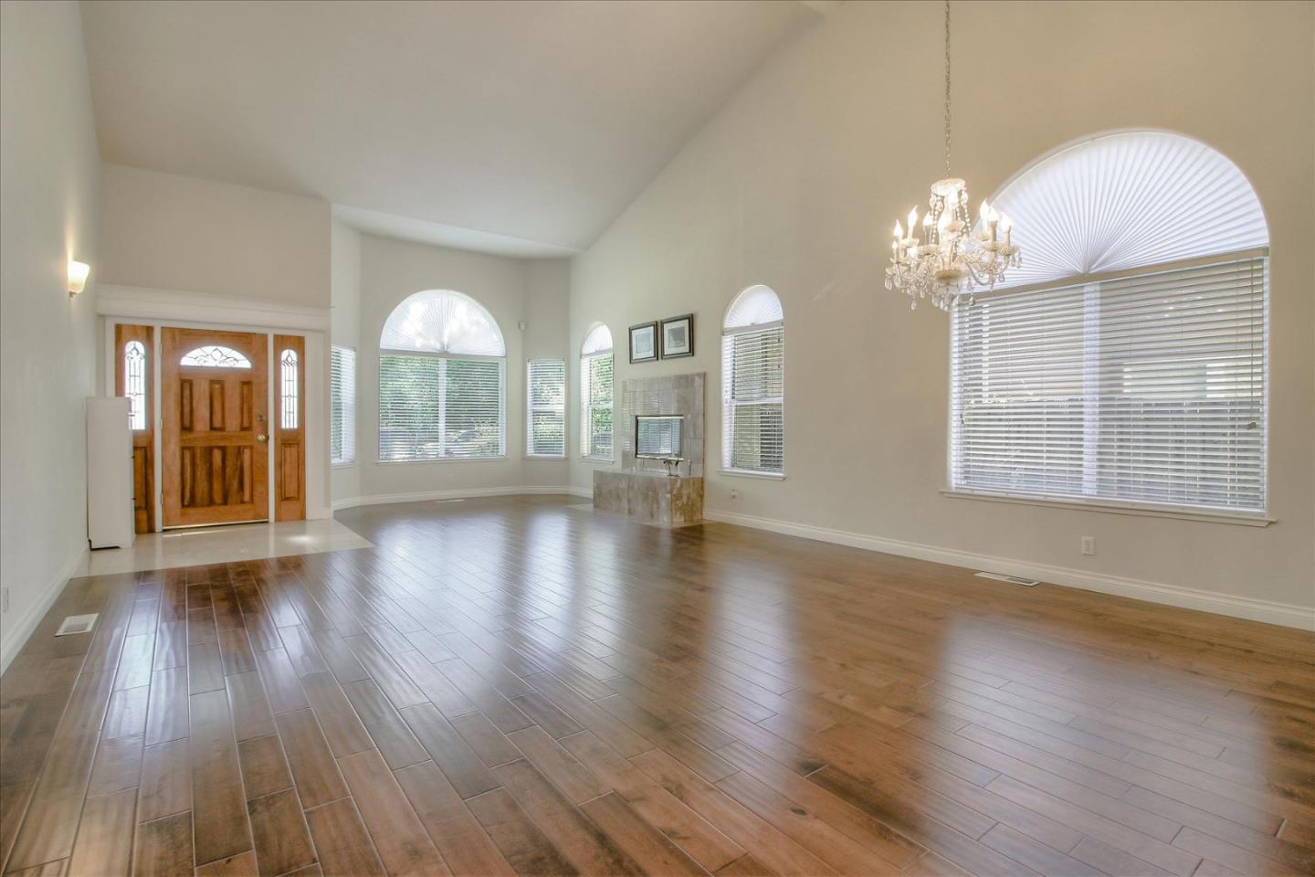 Detail Gallery Image 20 of 43 For 10373 Menhart Ln, Cupertino,  CA 95014 - 5 Beds | 4/1 Baths
