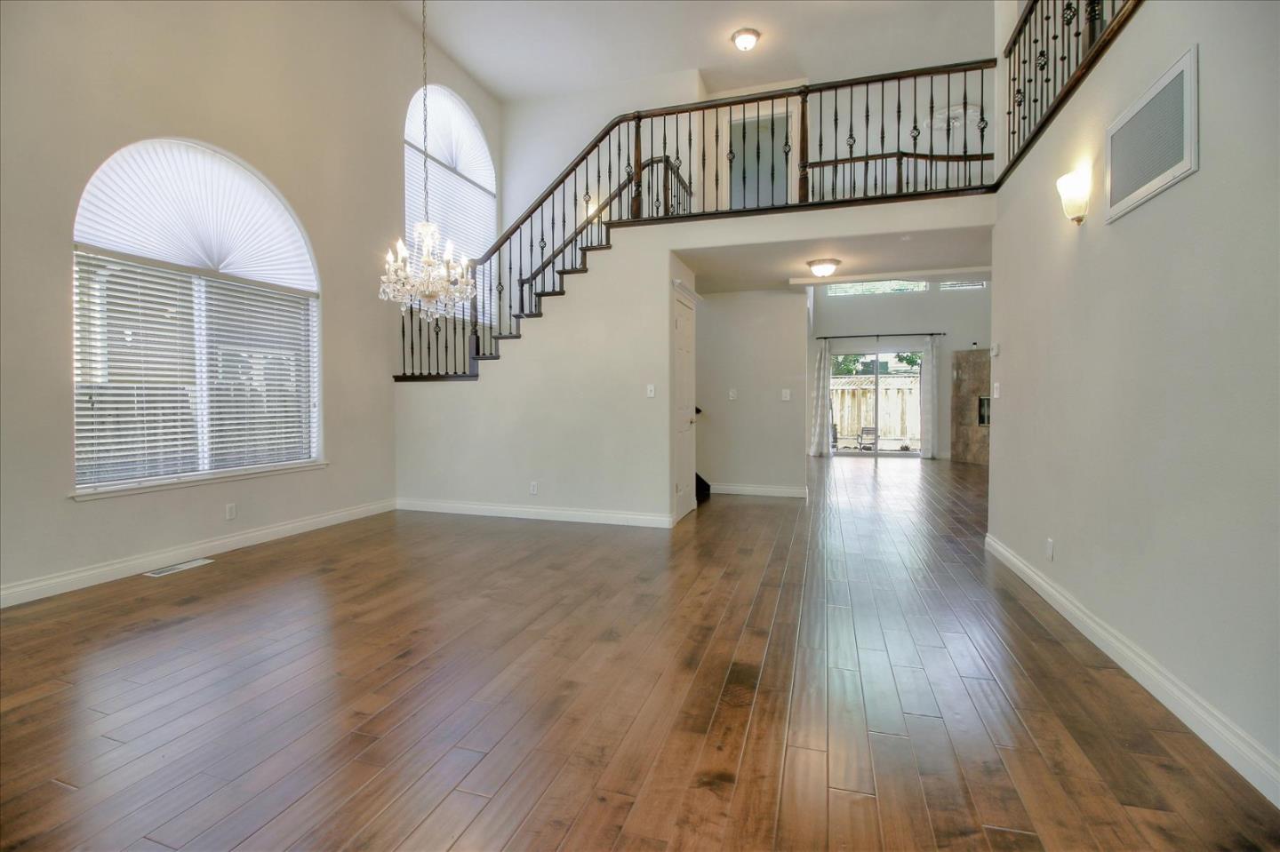 Detail Gallery Image 6 of 43 For 10373 Menhart Ln, Cupertino,  CA 95014 - 5 Beds | 4/1 Baths