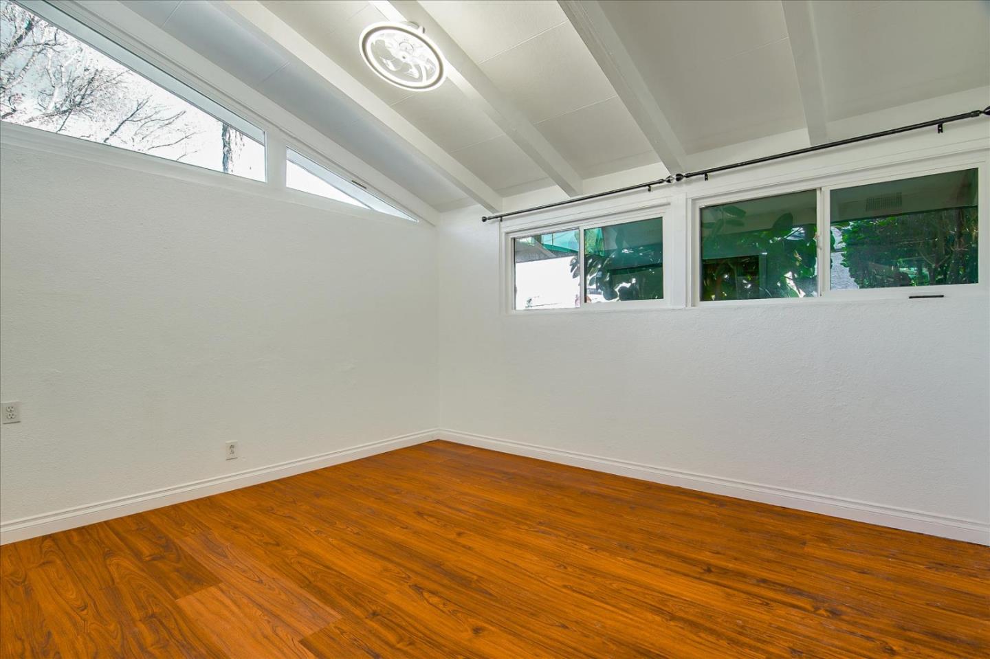 Detail Gallery Image 19 of 45 For 6513 Corbin Ave, Woodland Hills,  CA 91367 - 5 Beds | 4 Baths