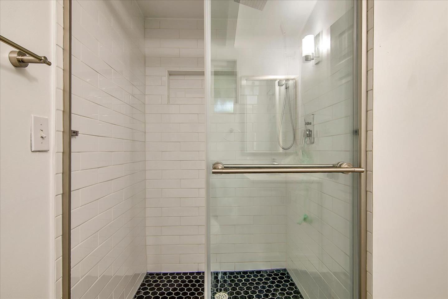 Detail Gallery Image 33 of 45 For 6513 Corbin Ave, Woodland Hills,  CA 91367 - 5 Beds | 4 Baths