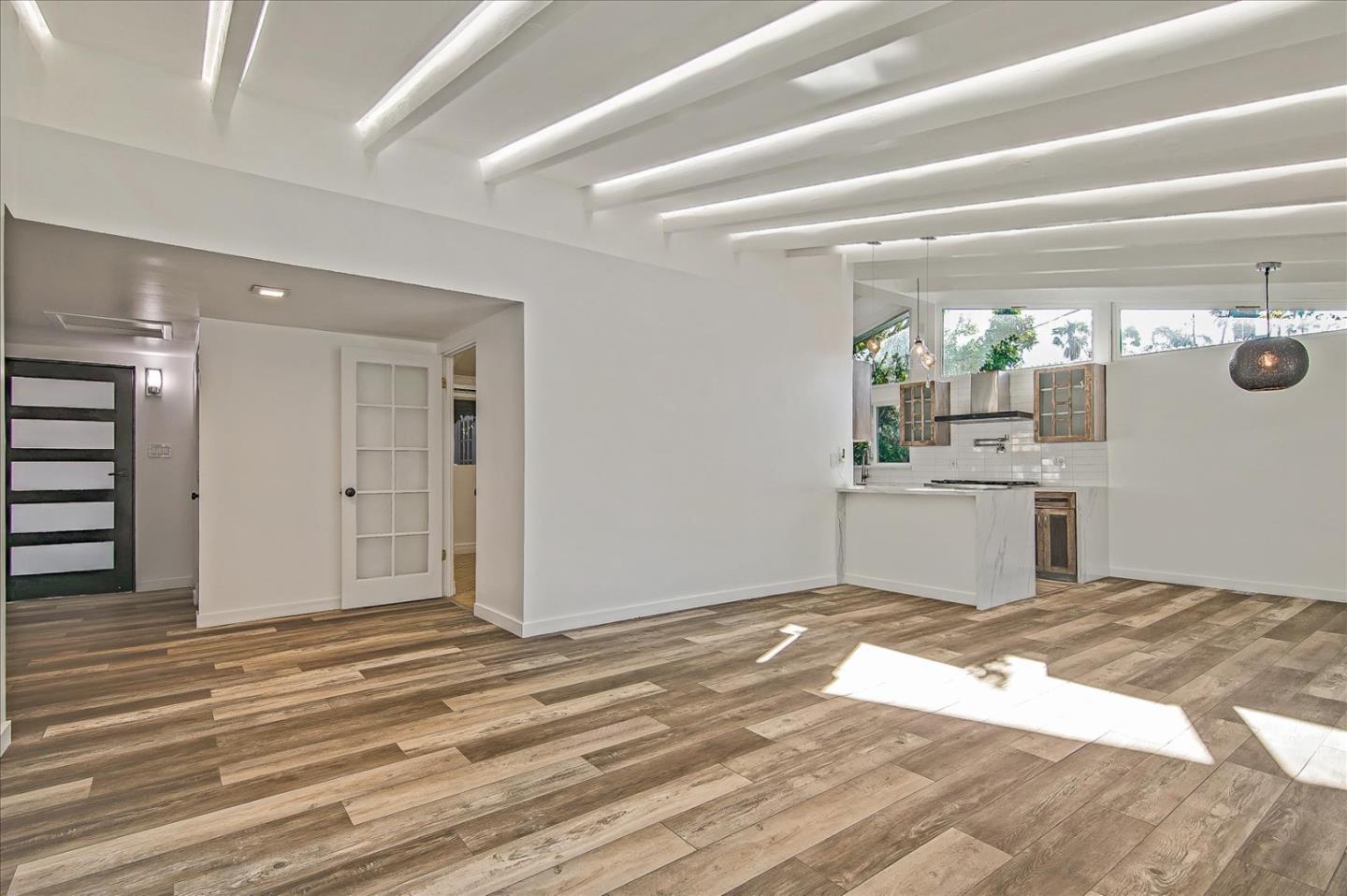 Detail Gallery Image 7 of 45 For 6513 Corbin Ave, Woodland Hills,  CA 91367 - 5 Beds | 4 Baths