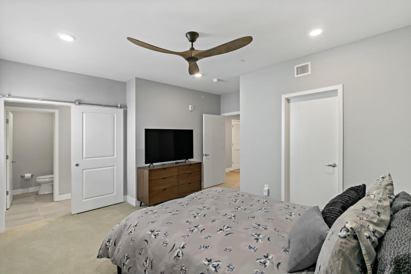 Detail Gallery Image 32 of 62 For 1048 Monroe St #321,  Santa Clara,  CA 95050 - 4 Beds | 2/1 Baths